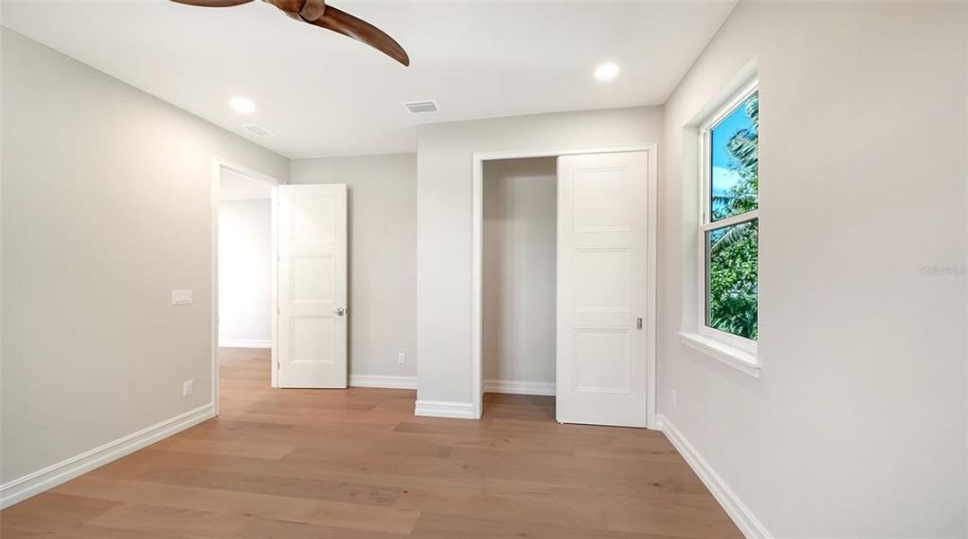 Spacious, unfurnished interior of a new home in , Sarasota (Image 52).