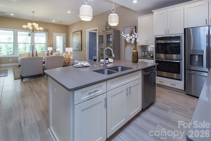 Model photo used for reference