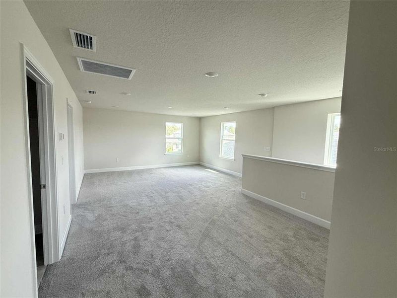 Spacious, unfurnished interior of a new home in , St. Cloud (Image 6).