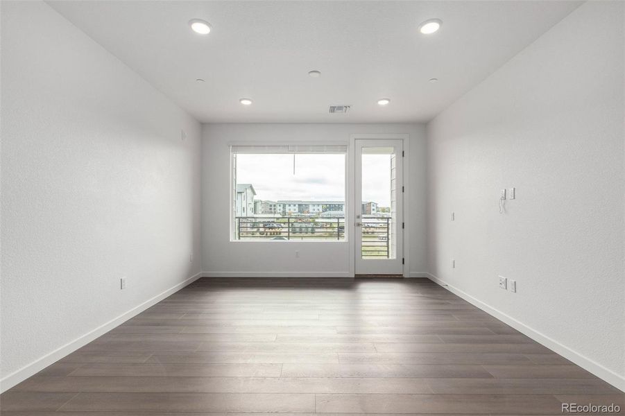 Spacious, unfurnished interior of a new home in Gateway Commons, Denver (Image 23).