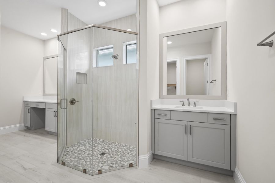 4232 Montagu Ave_Amaryllis_Lot 15_38