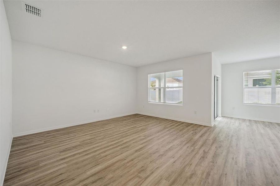 Spacious, unfurnished interior of a new home in , Tavares (Image 14).