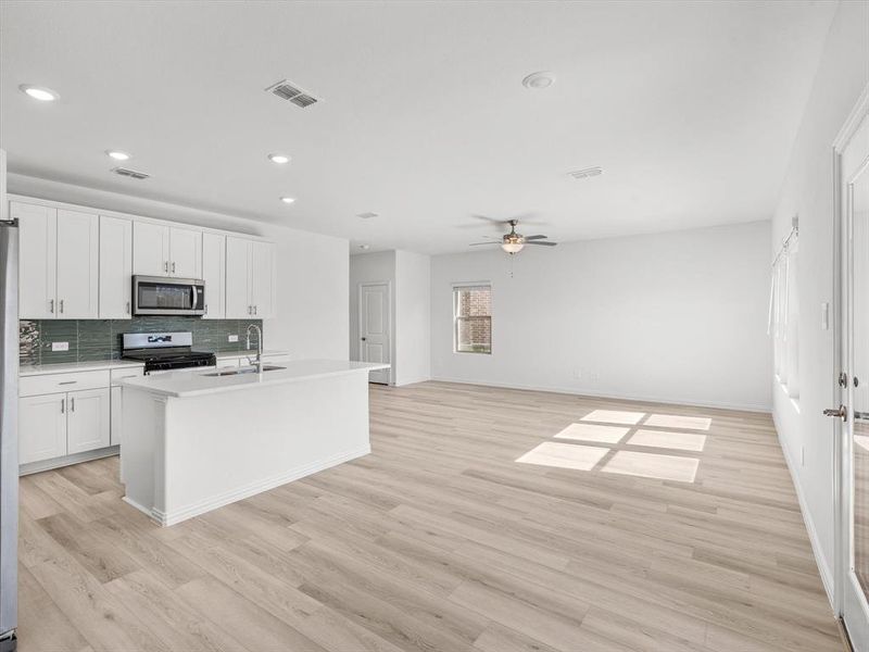 Spacious, unfurnished interior of a new home in Simpson Crossing - Spring Series, McKinney (Image 13).