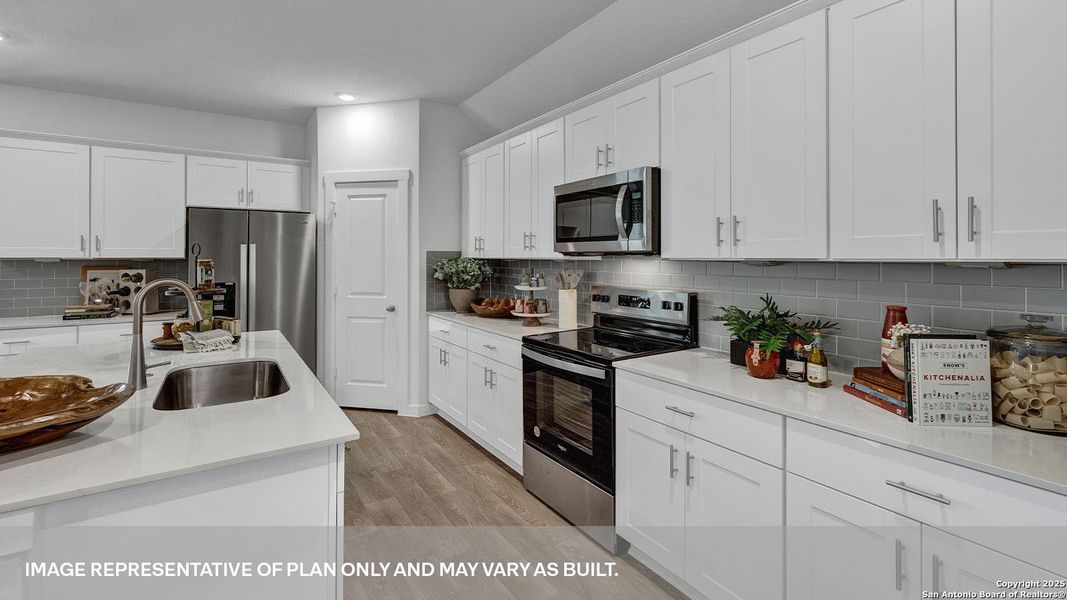 Furnished interior view inside a new home in Sonoma Oaks, Fredericksburg (Image 42).