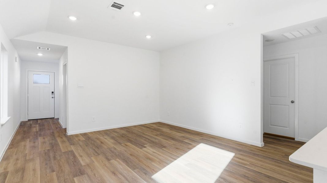 Spacious, unfurnished interior of a new home in Lakes at Westland Ranch, League City (Image 17).