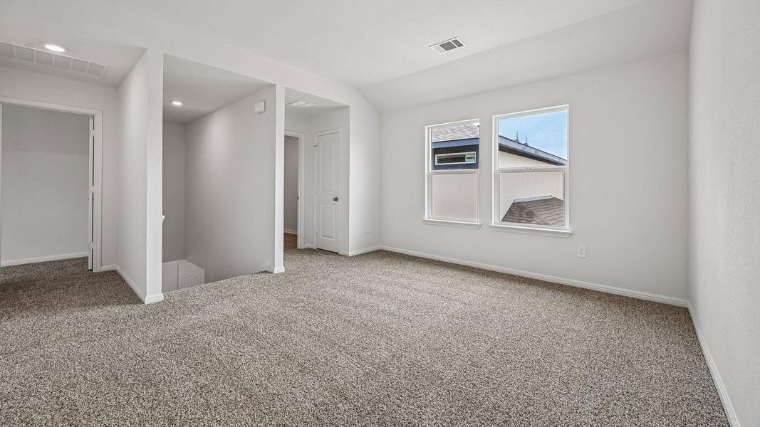Spacious, unfurnished interior of a new home in Bar W Ranch, Leander (Image 23).