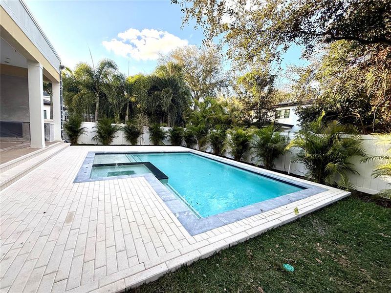 Exterior details and patio area of a home in , Tampa (Image 3).