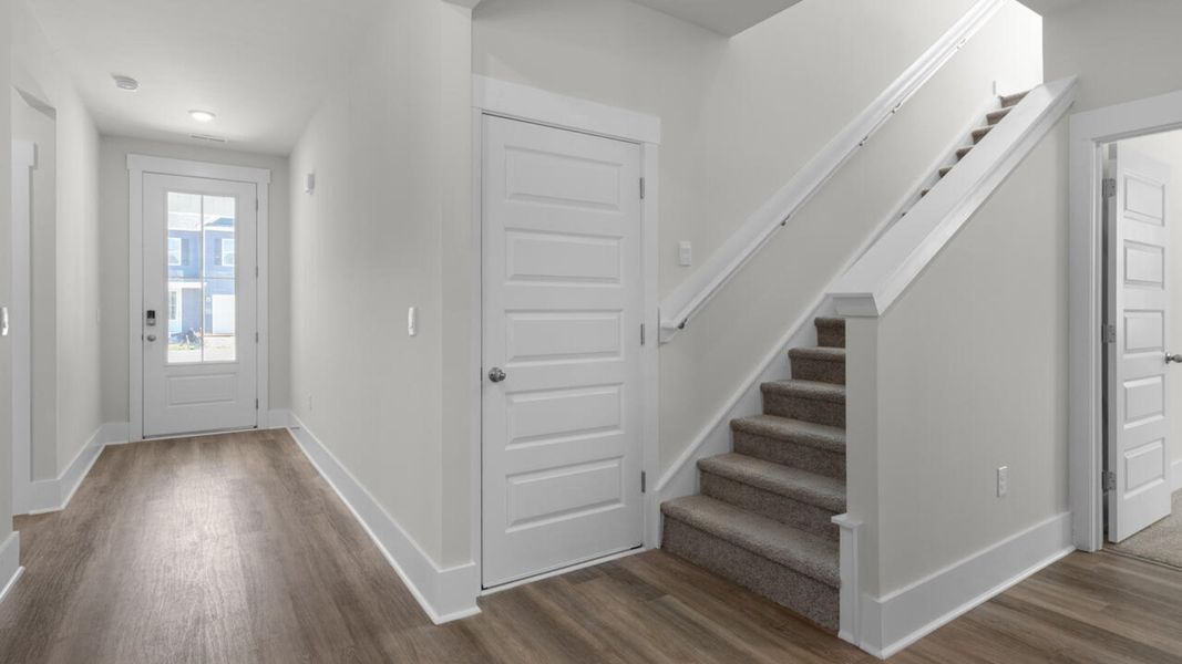 Spacious, unfurnished interior of a new home in Rolling Hills, Bolivia (Image 14).