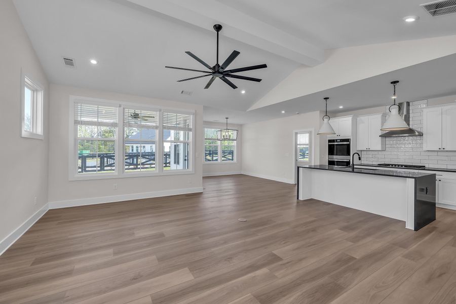 Spacious, unfurnished interior of a new home in Social Circle, Chattanooga (Image 6). Spacious, unfurnished interior of a new home in Social Circle, Chattanooga (Image 6).