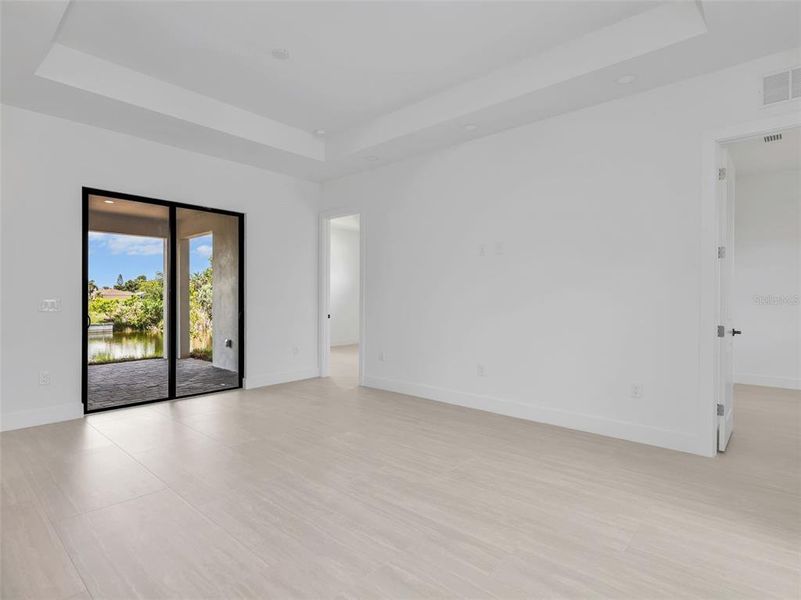 Spacious, unfurnished interior of a new home in , Cape Coral (Image 42).