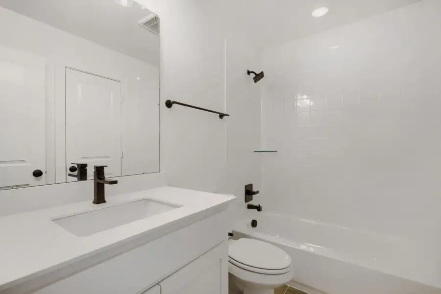 4315 Windy - Full Bathroom 4315 Windy - Full Bathroom