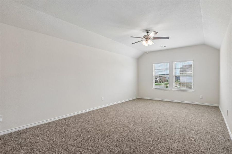 Spacious, unfurnished interior of a new home in Silverado, Aubrey (Image 22).