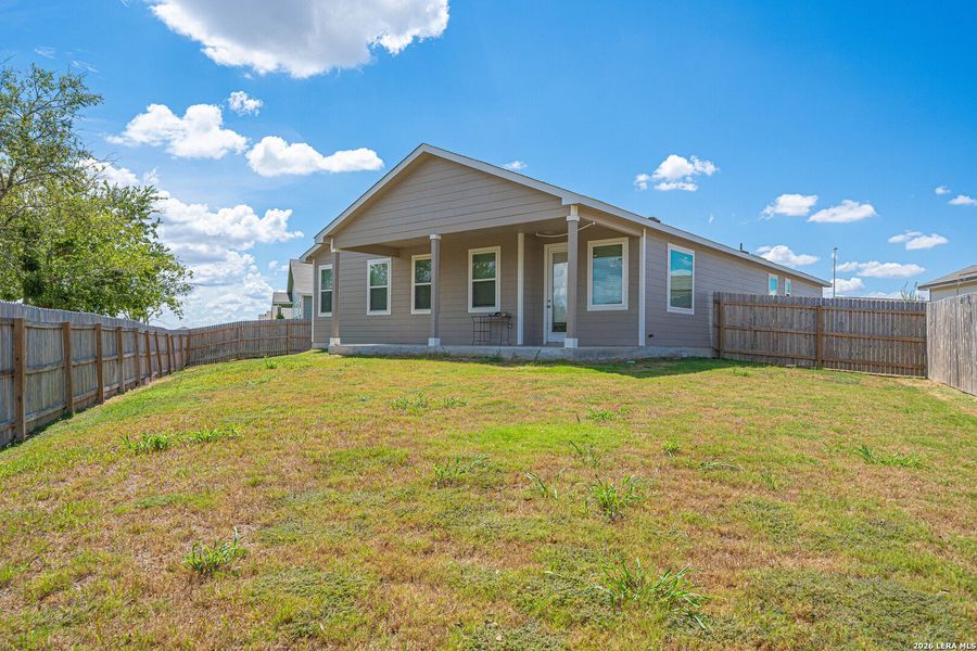 Exterior details and patio area of a home in Hannah Heights, Seguin (Image 24).