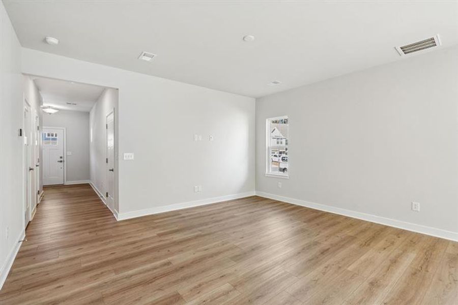 Spacious, unfurnished interior of a new home in Crescent Cove, Summerville (Image 15).