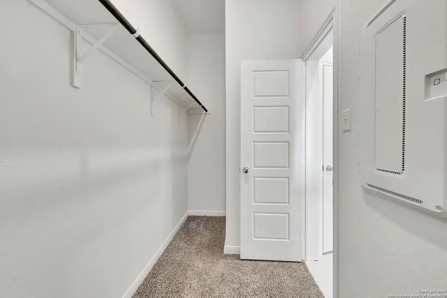 Spacious, unfurnished interior of a new home in Park Place, New Braunfels (Image 33). Spacious, unfurnished interior of a new home in Park Place, New Braunfels (Image 33).