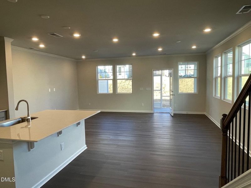 Great room and end position windows