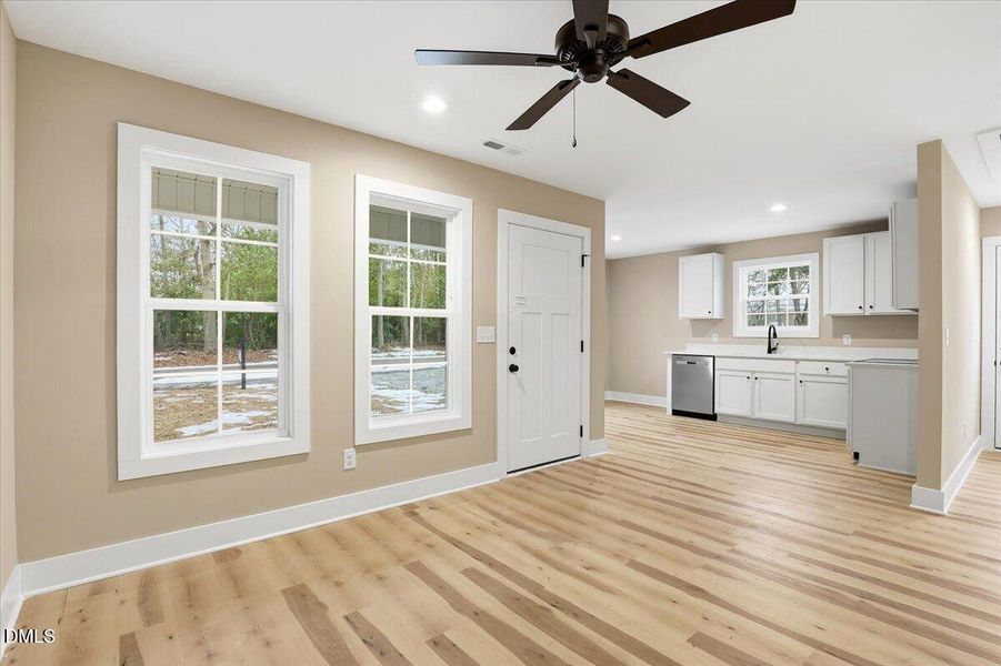 18-402 W James St-18 18-402 W James St-18