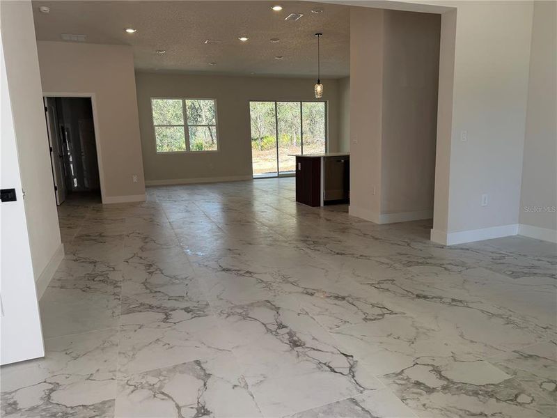 Spacious, unfurnished interior of a new home in , Dunnellon (Image 8).