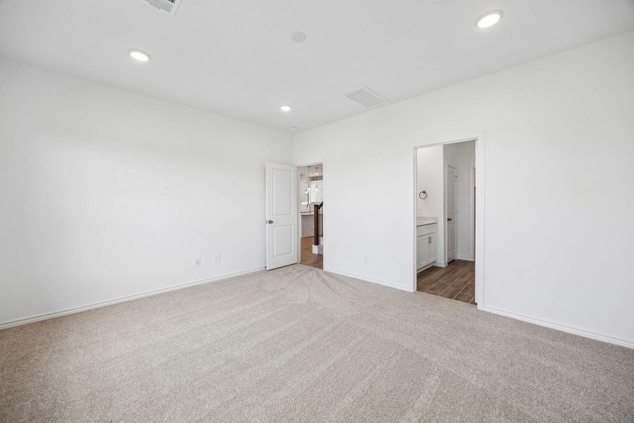 Spacious, unfurnished interior of a new home in Montgomery Bend, Montgomery (Image 24).