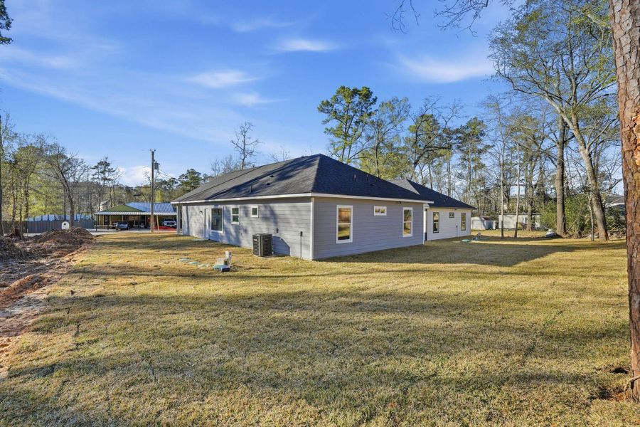 Exterior details and patio area of a home in , Willis (Image 4).