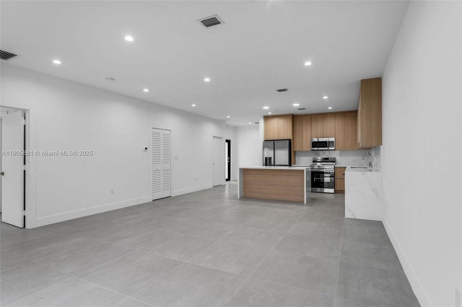 Spacious, unfurnished interior of a new home in , Miami (Image 17).
