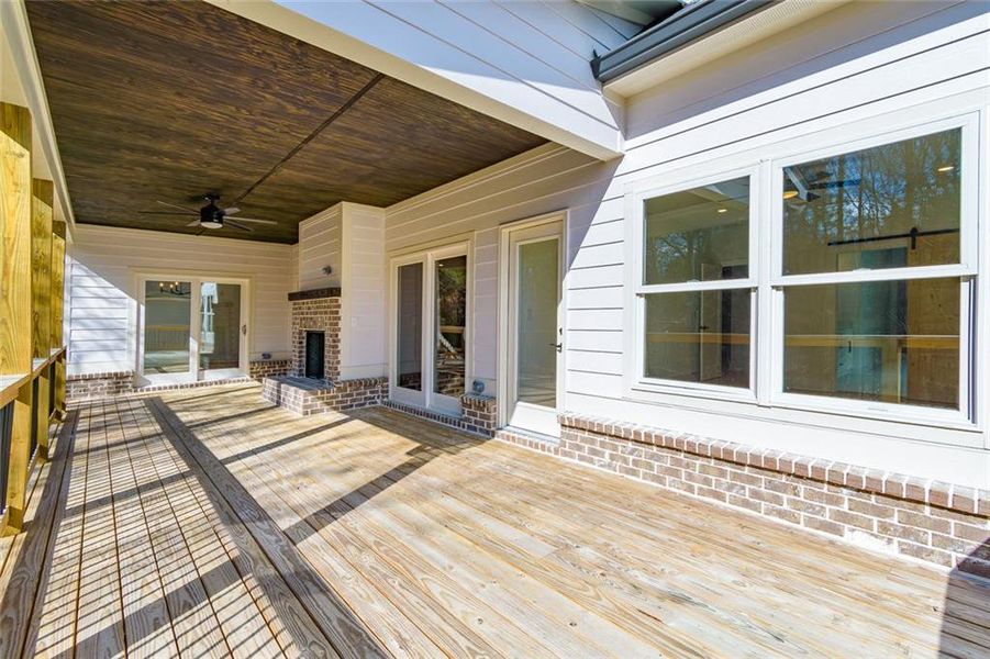 Exterior details and patio area of a home in , Gainesville (Image 33).