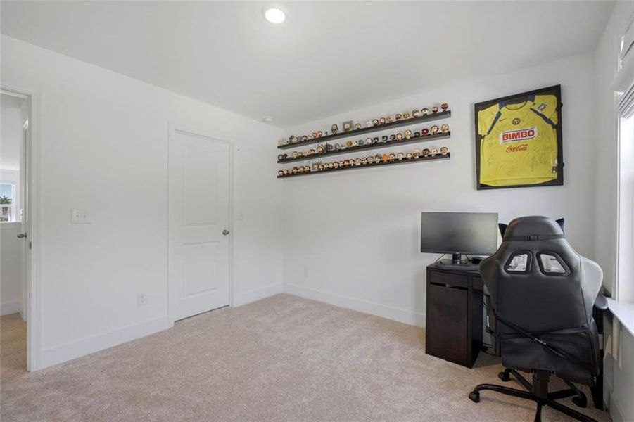 Furnished interior view inside a new home in , Dallas (Image 40).