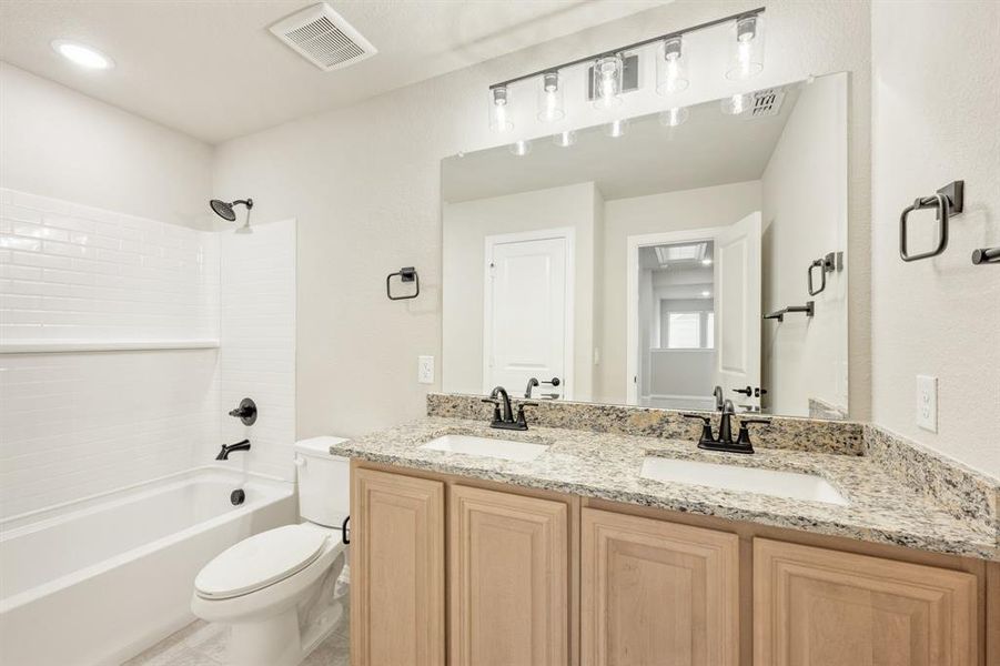 Furnished interior view inside a new home in Hulen Trails Classic 50, Fort Worth (Image 16). Furnished interior view inside a new home in Hulen Trails Classic 50, Fort Worth (Image 16).