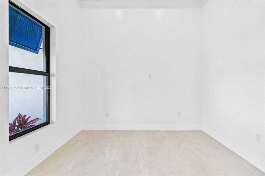 Spacious, unfurnished interior of a new home in , Lehigh Acres (Image 30).