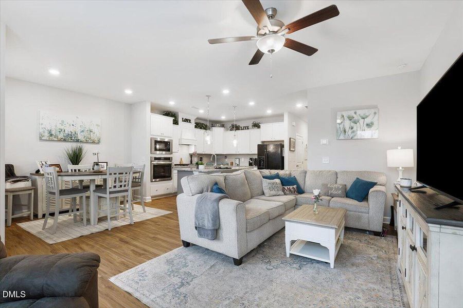 17 Village Edge Dr open floor plan