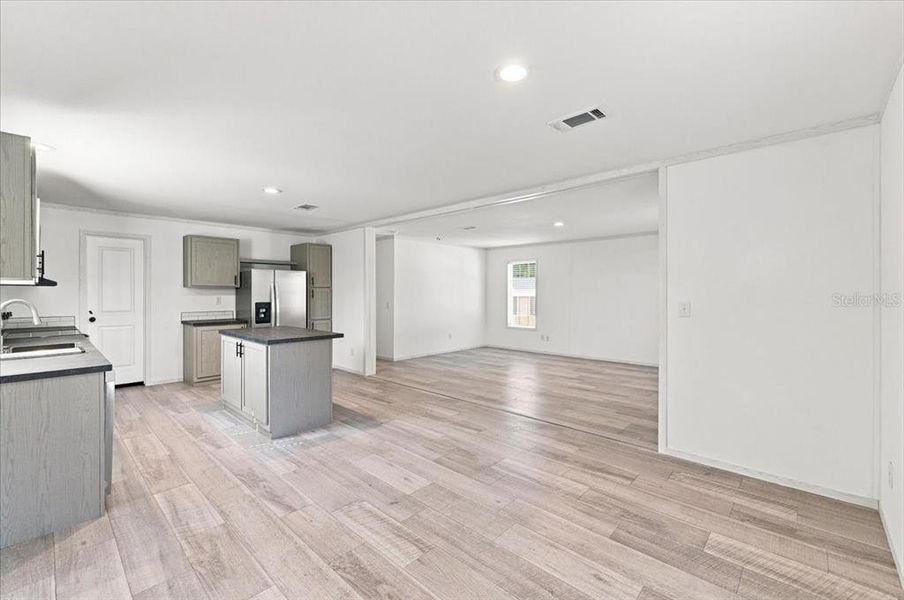 Spacious, unfurnished interior of a new home in , Zephyrhills (Image 26).