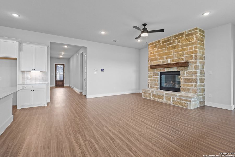 Spacious, unfurnished interior of a new home in Homestead, Schertz (Image 24).