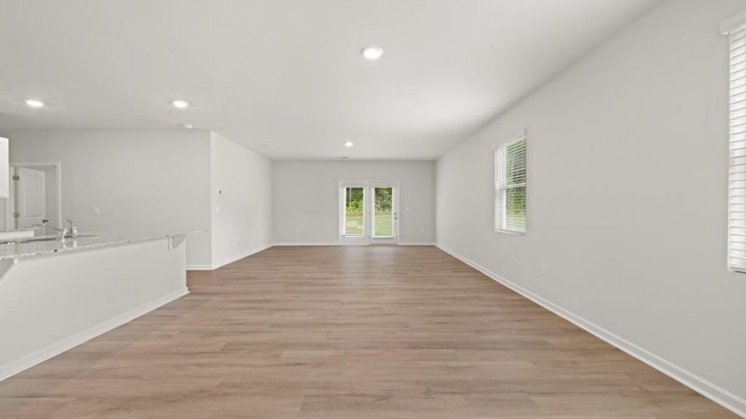 Spacious, unfurnished interior of a new home in Oakleigh Glen, Dallas (Image 13).