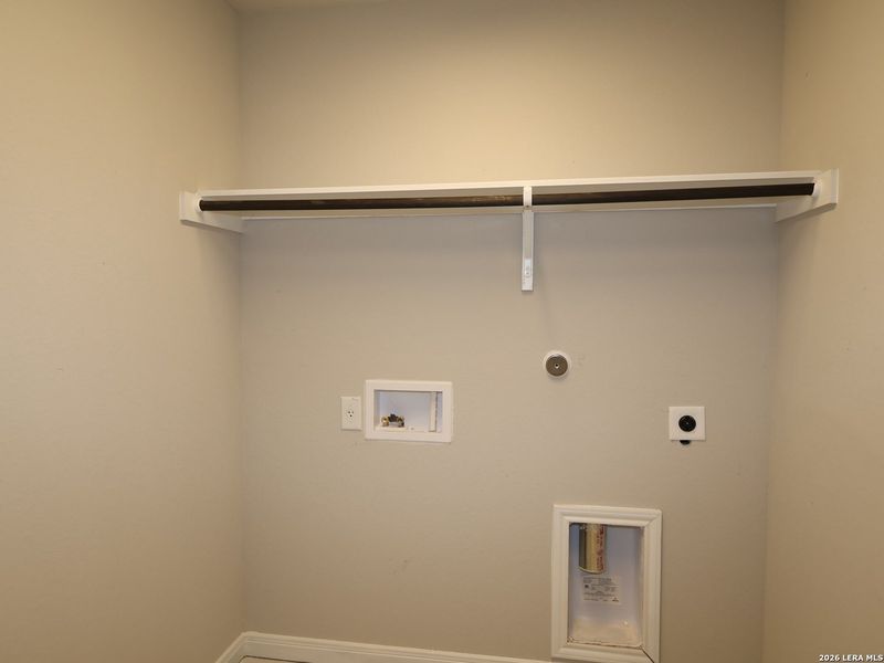 Spacious, unfurnished interior of a new home in Greenspoint Heights, Seguin (Image 13).