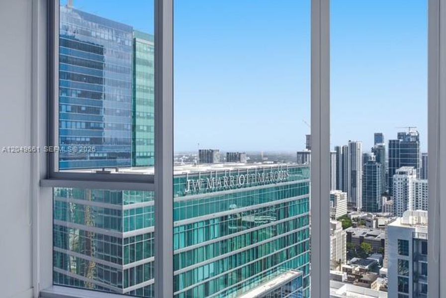 Condo located in Miami, FL showcasing its design and architecture (Image 3).