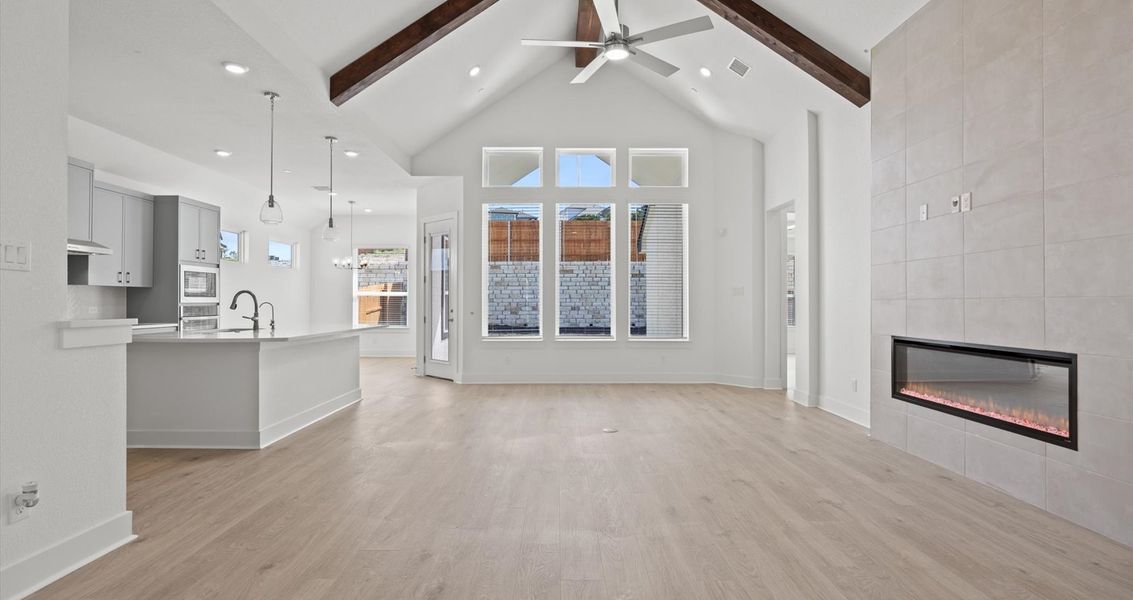 Spacious, unfurnished interior of a new home in Highland Village, Georgetown (Image 32).