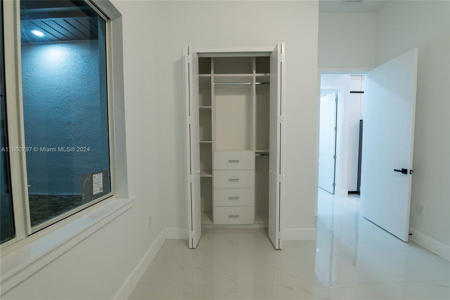 Spacious, unfurnished interior of a new home in , Cape Coral (Image 20).