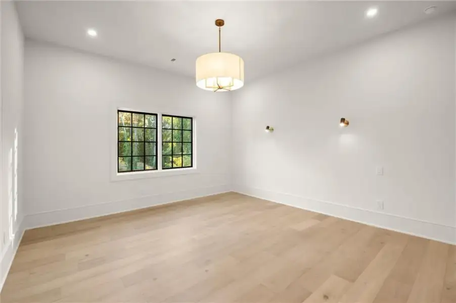Spacious, unfurnished interior of a new home in , Alpharetta (Image 46).