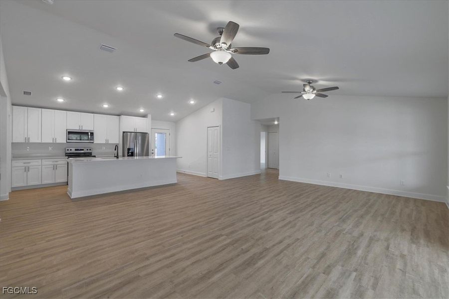 Spacious, unfurnished interior of a new home in Cape Coral, Cape Coral (Image 17).