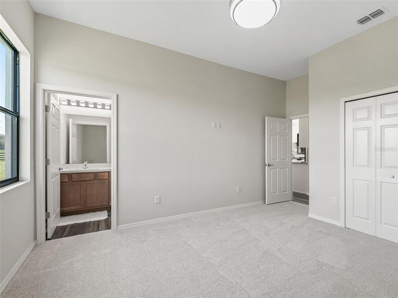 Spacious, unfurnished interior of a new home in , Ocala (Image 24).