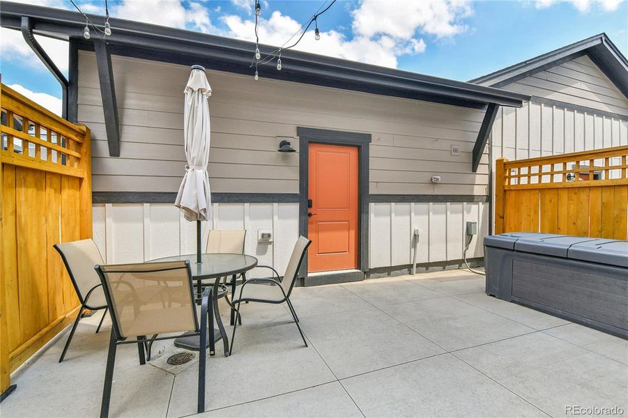 Door going into 2 car garage
