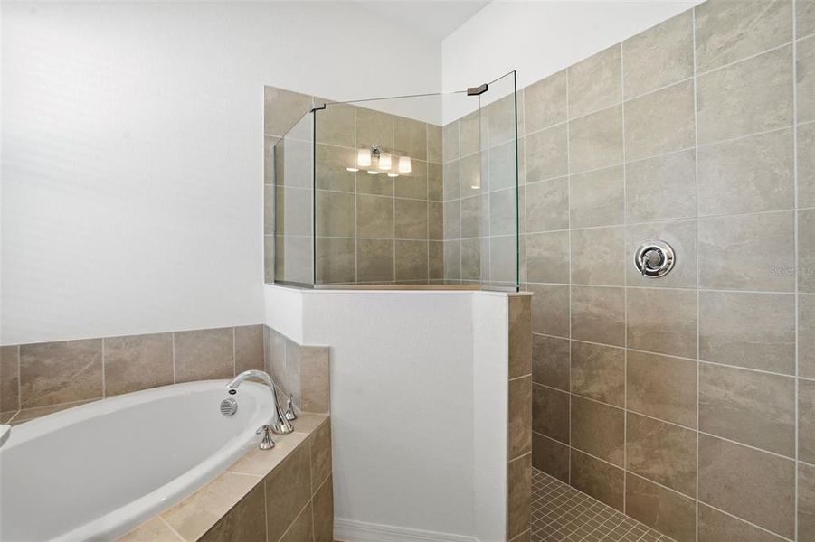 Furnished interior view inside a new home in Wellen Park Golf & Country Club, Venice (Image 10).