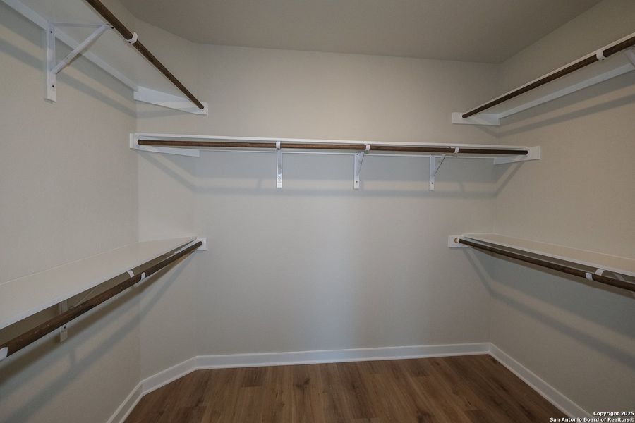 Spacious, unfurnished interior of a new home in Winding Brook, San Antonio (Image 18).