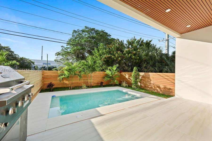Exterior details and patio area of a home in , Fort Lauderdale (Image 22).