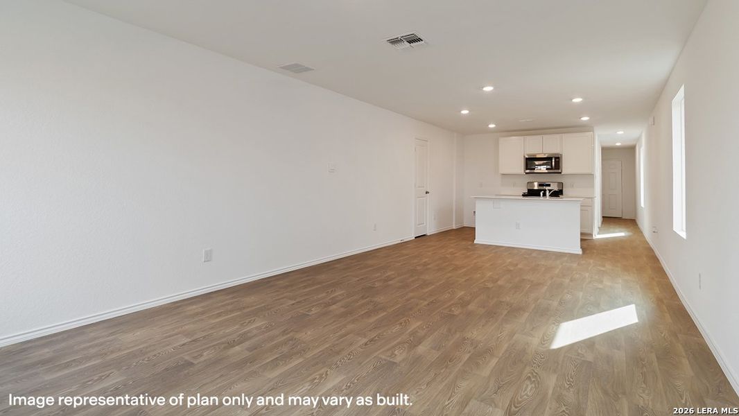 Spacious, unfurnished interior of a new home in Blue Ridge Ranch, San Antonio (Image 22).