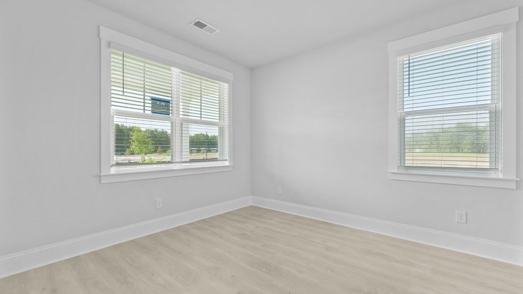 Representative unfurnished interior of a home built from the SPRUCEWOOD by D.R. Horton in Sheep Island, Summerville (Image 18).