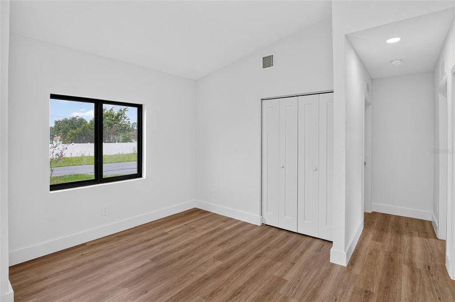 Spacious, unfurnished interior of a new home in , Ocala (Image 10).
