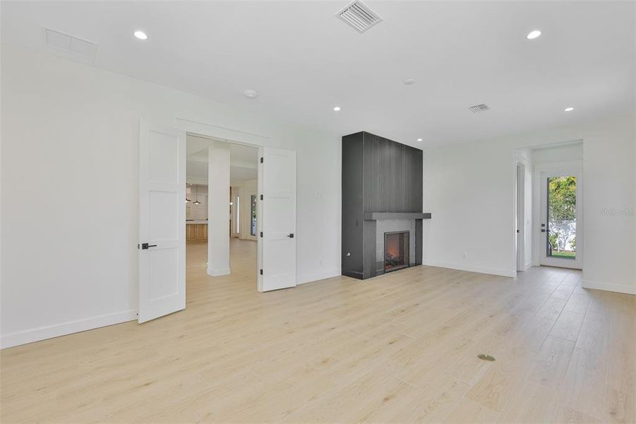 Spacious, unfurnished interior of a new home in , Tampa (Image 89).