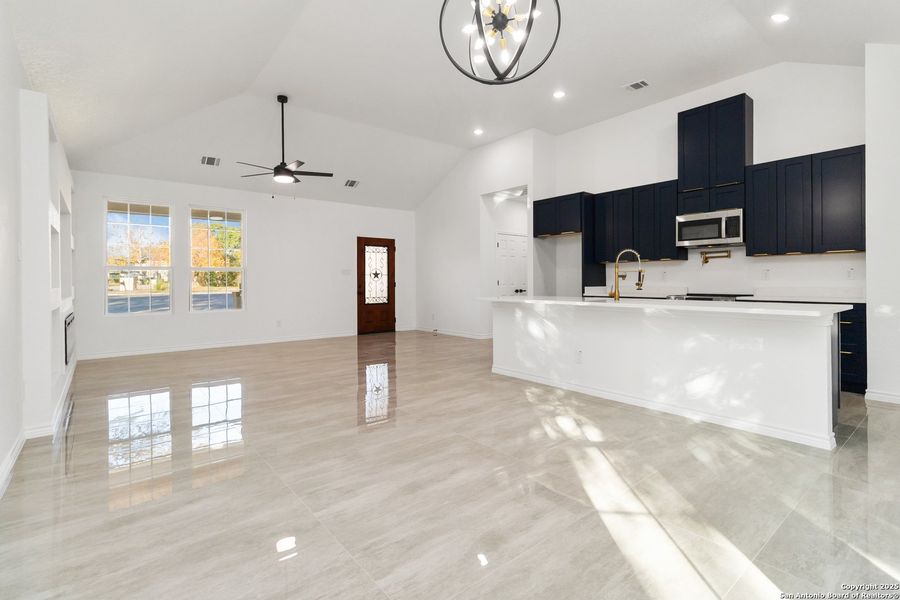 Spacious, unfurnished interior of a new home in , San Antonio (Image 35).