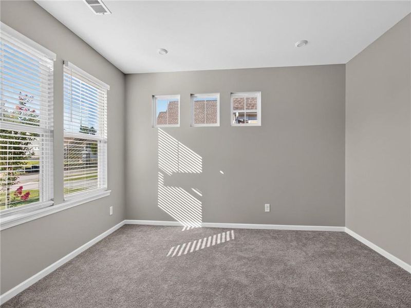 Spacious, unfurnished interior of a new home in Laurel Farms, Dallas (Image 13).